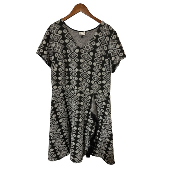 Every Body Every Wear Black & White Plus Fringe Detail Geo Print Dress Size 1X - Picture 3 of 5